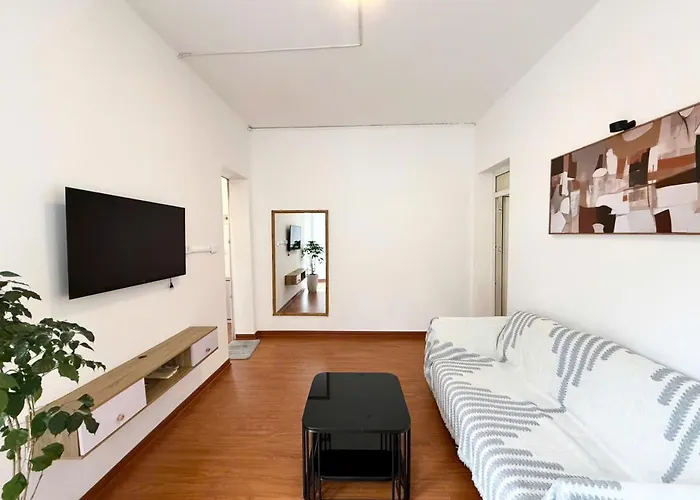 Home4you - Căn hộ 1 ngủ tại Ba Đình với Ban Công cực Chill